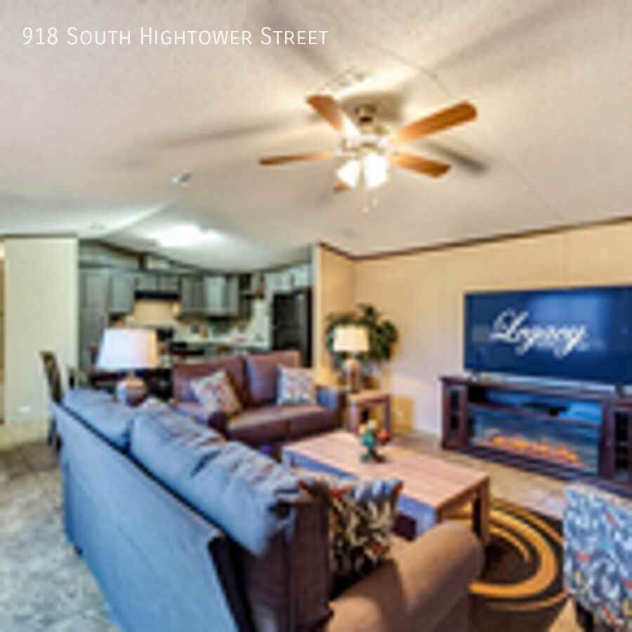 918 S Hightower St - Photo 3 of 9