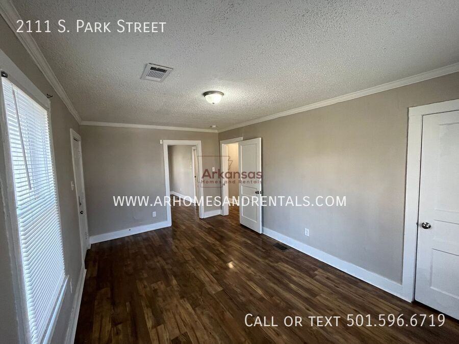 2111 S Park St - Photo 3 of 12