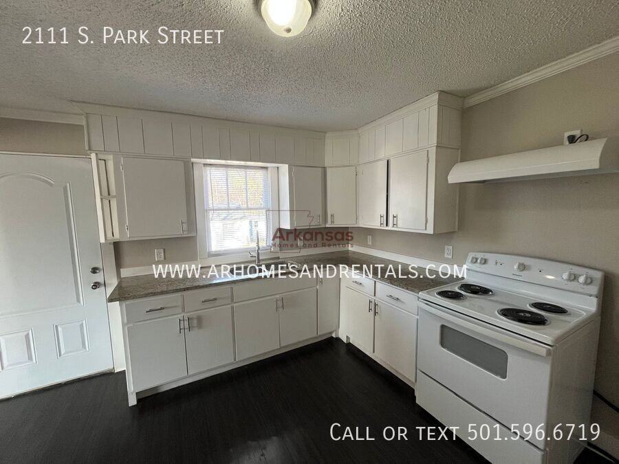 2111 S Park St - Photo 5 of 12