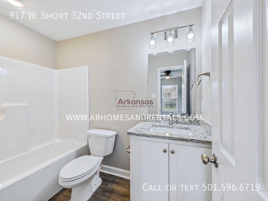 917 W Short 32nd St - Photo 7 of 12