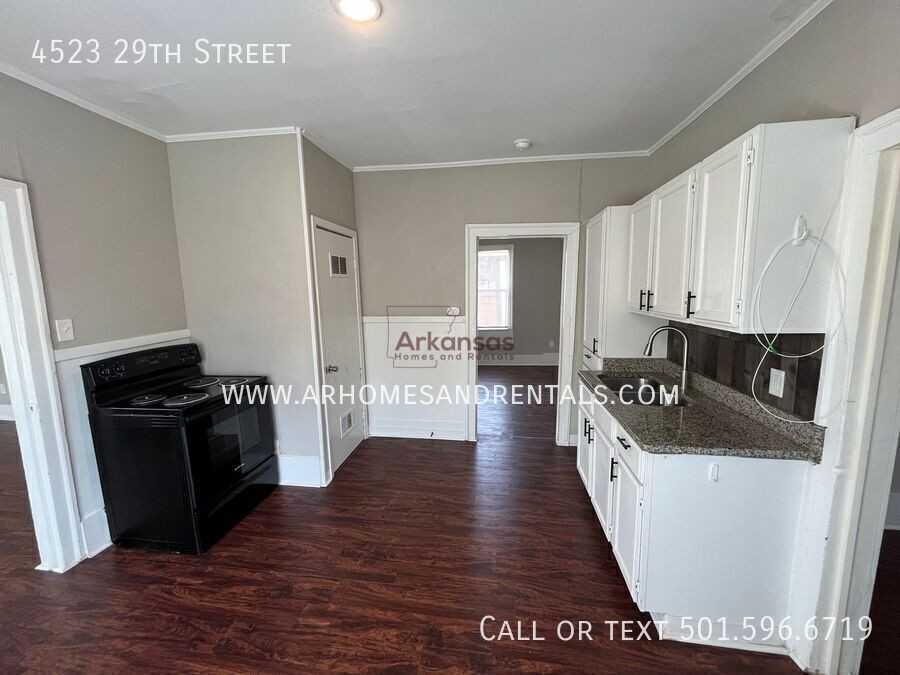 4523 W 29th St - Photo 5 of 12