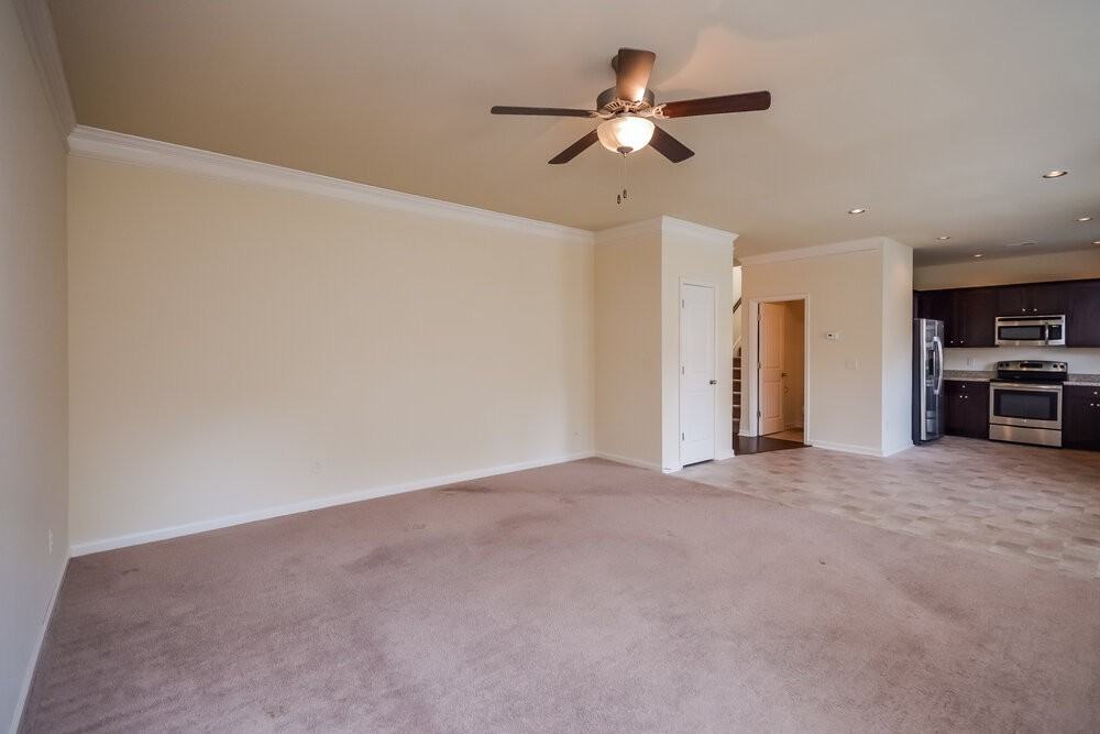 364 Easley Dr - Photo 5 of 17