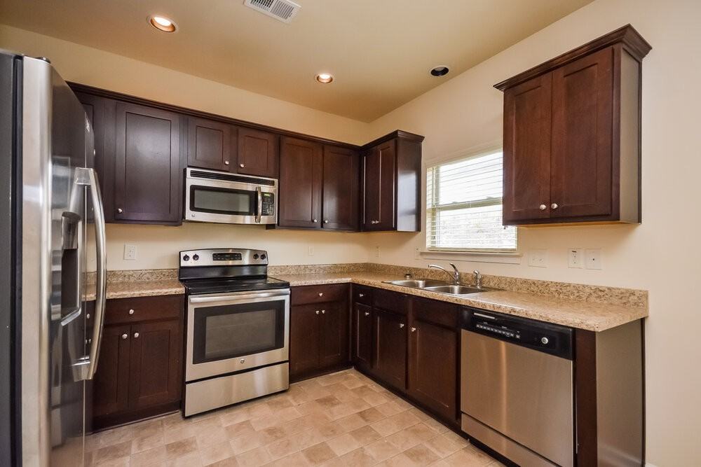 364 Easley Dr - Photo 7 of 17