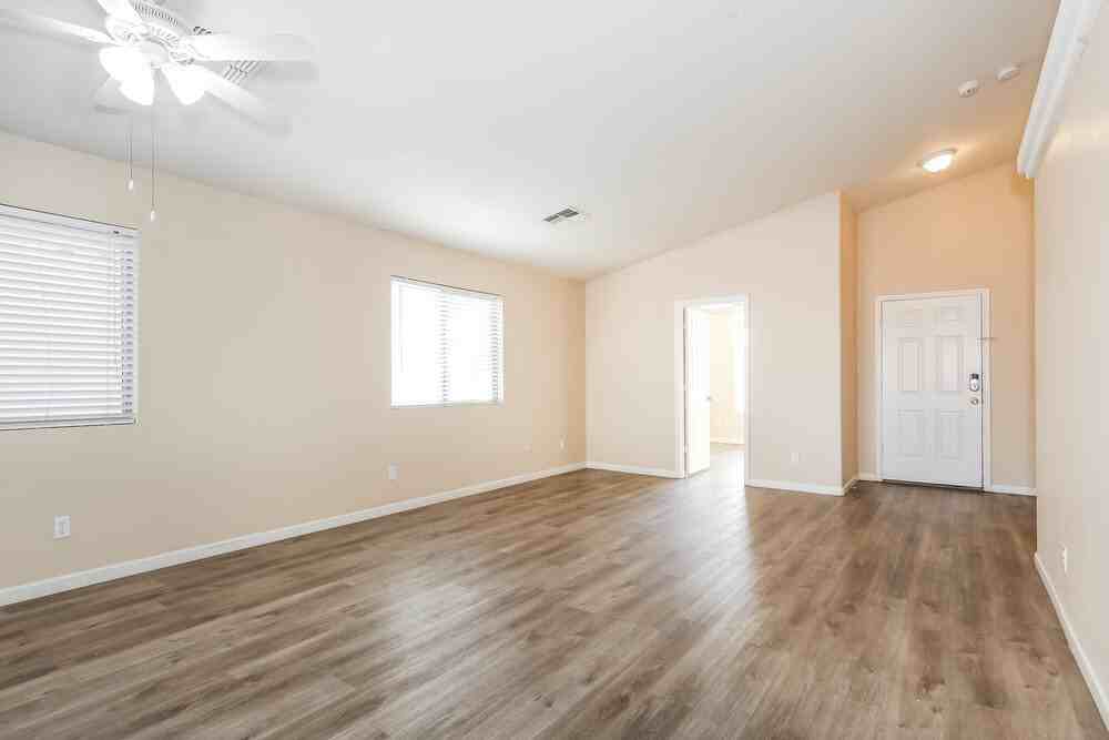 5509 S 34th Ave - Photo 3 of 16