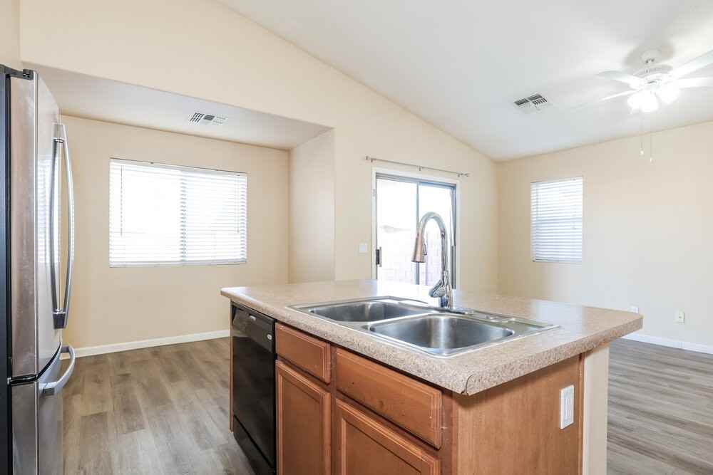 5509 S 34th Ave - Photo 6 of 16