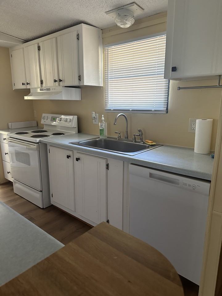 369 Ridgewood Dr Nw #NA - Photo 3 of 9