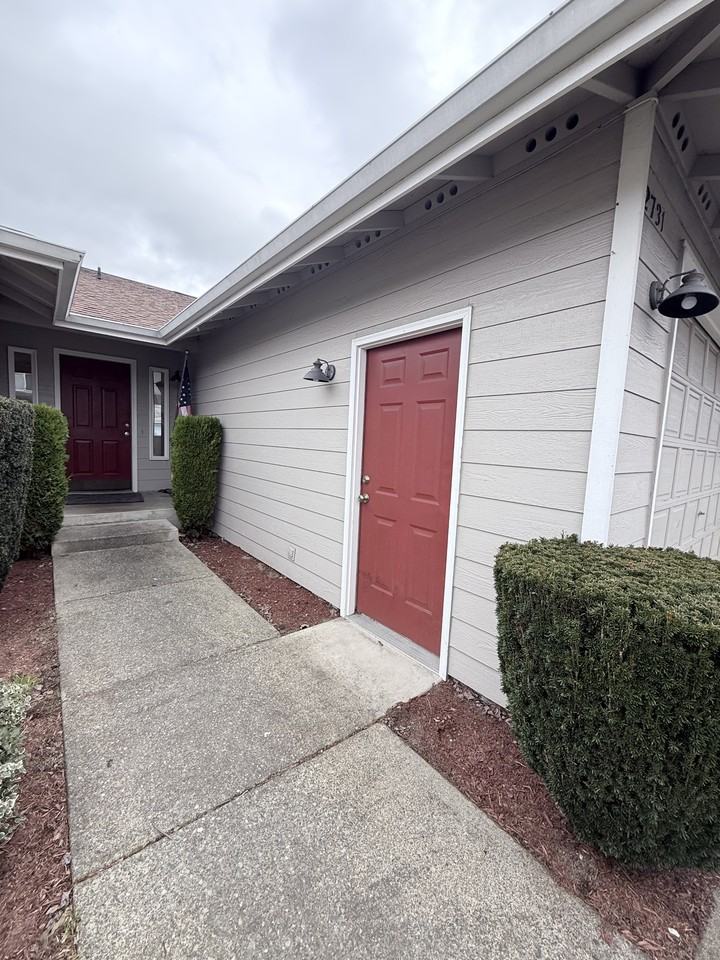 2731 176th St Ne #1 - Photo 2 of 30