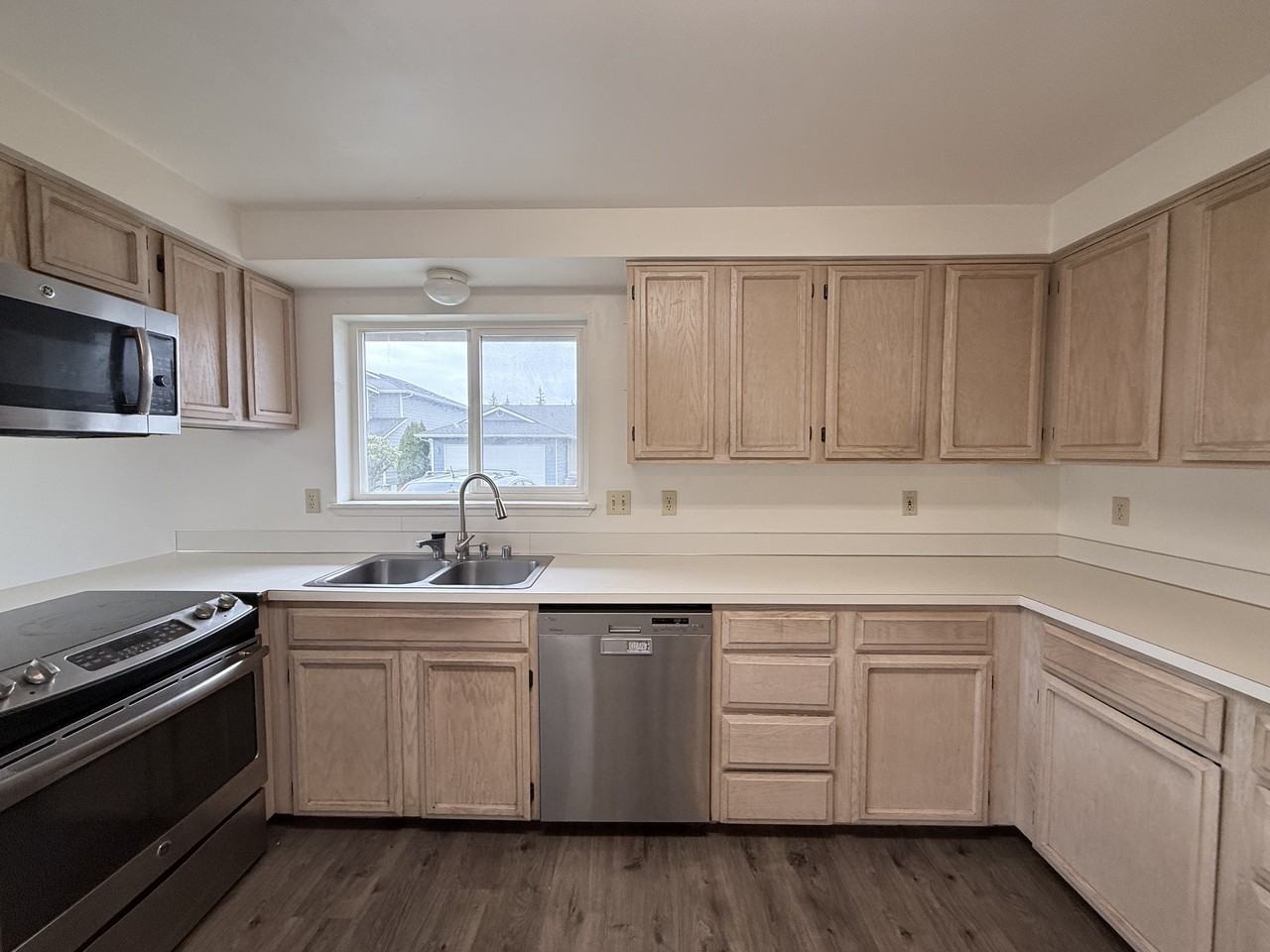 2731 176th St Ne #1 - Photo 7 of 30