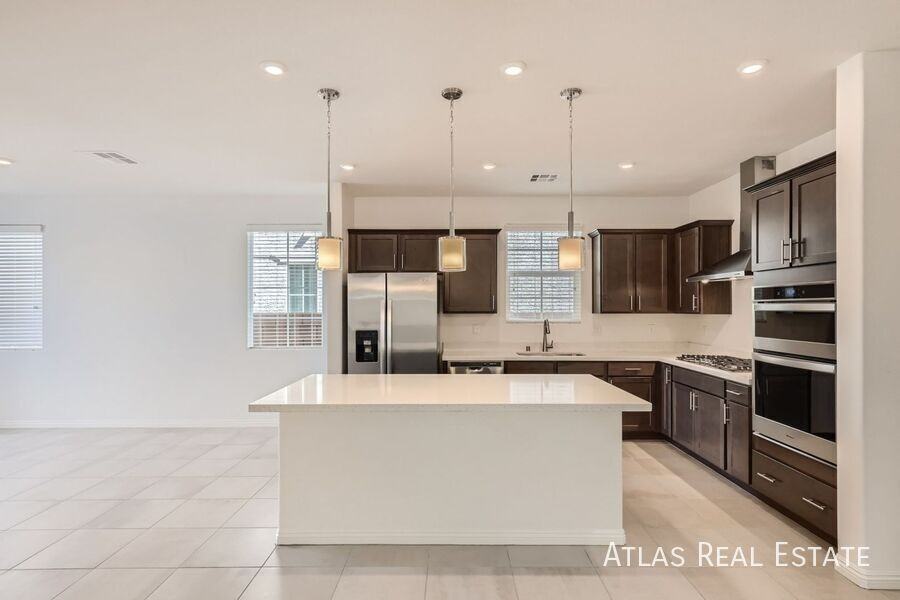 3028 Misty Pine Ave - Photo 4 of 18