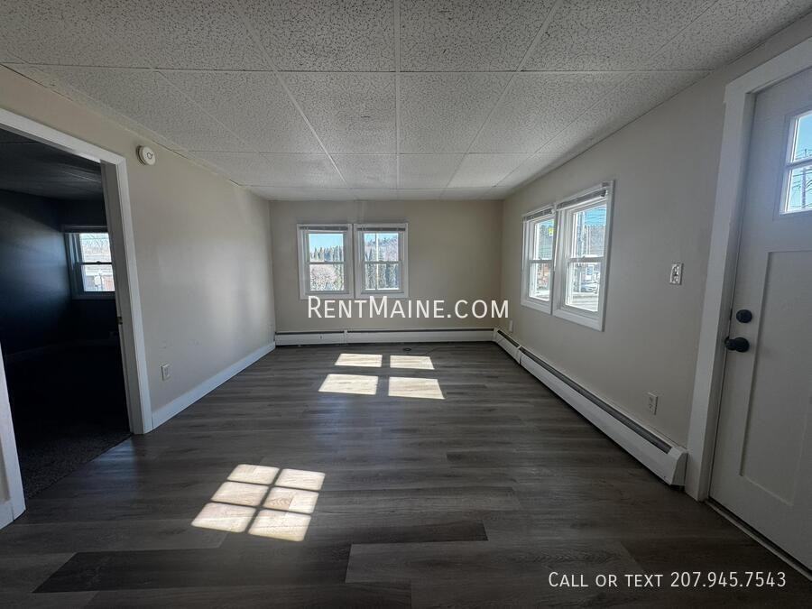 114 Riverside Dr #1 - Photo 3 of 9