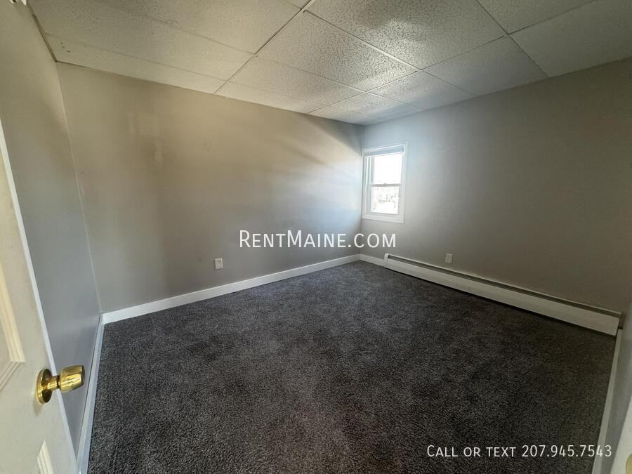 114 Riverside Dr #1 - Photo 4 of 9