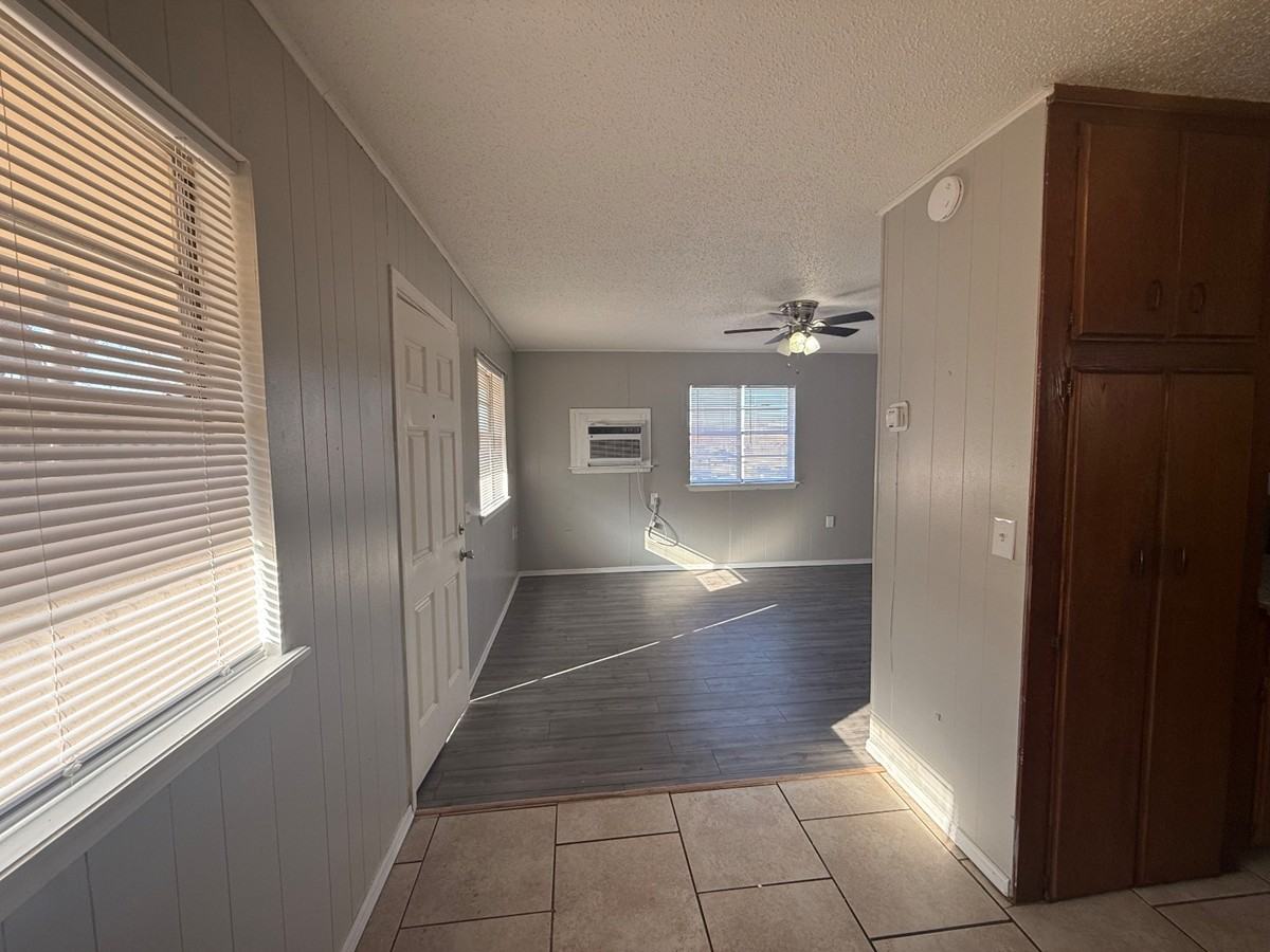 319 E Edwards St #1 - Photo 6 of 17