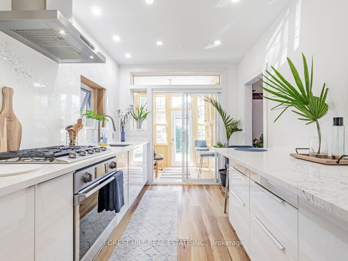 186 Westmount Avenue - Photo 3 of 33