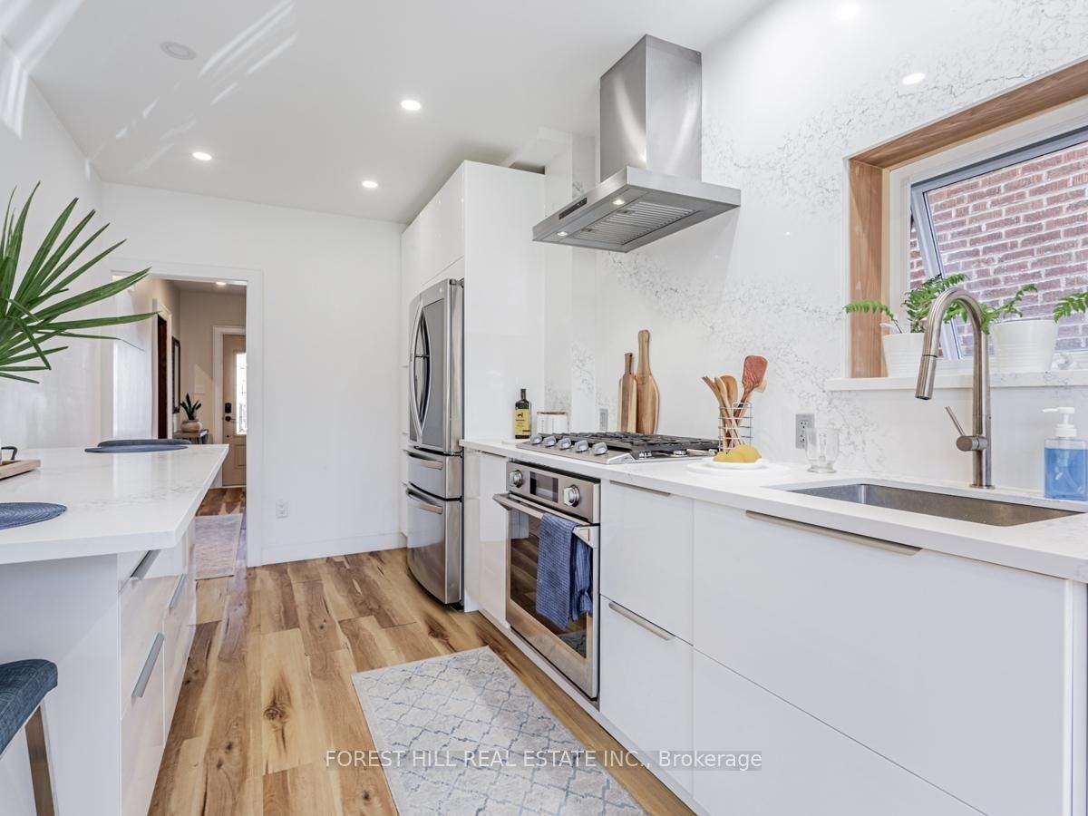 186 Westmount Avenue - Photo 5 of 33