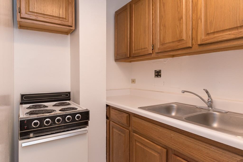 4180 N Marine Dr #1003 - Photo 2 of 19