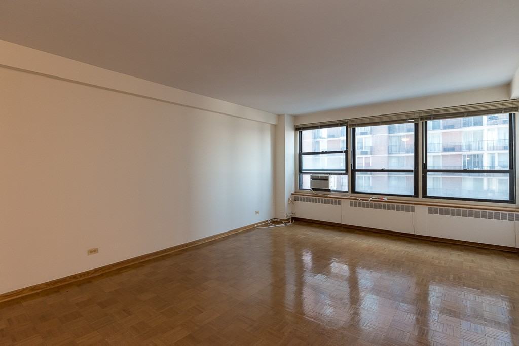 4180 N Marine Dr #1003 - Photo 5 of 19