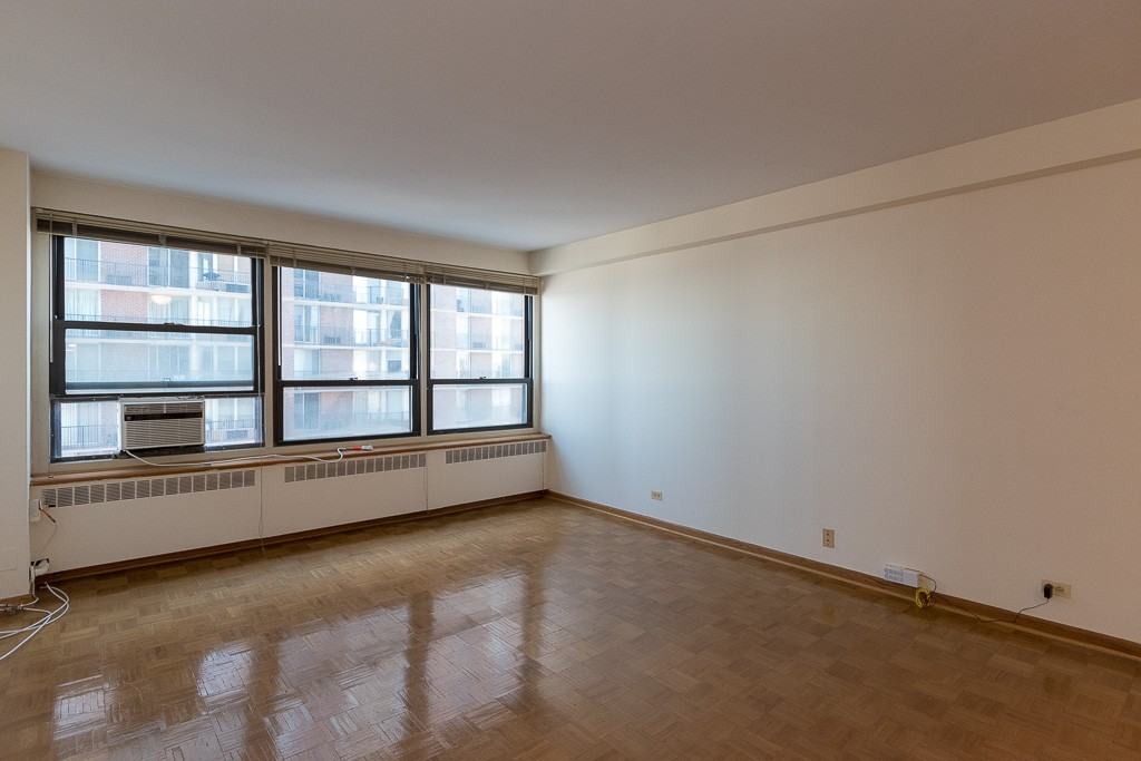 4180 N Marine Dr #1003 - Photo 7 of 19