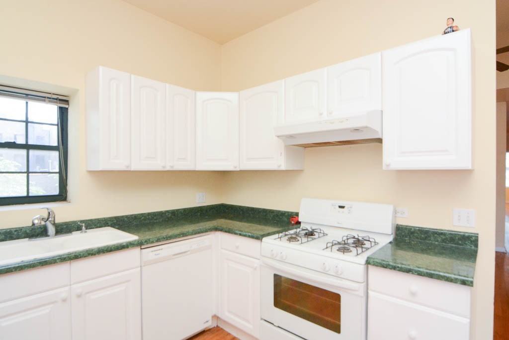 218 W Division St #3 - Photo 2 of 21