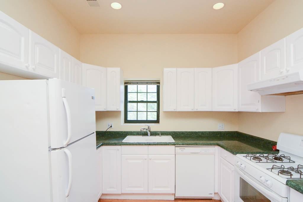 218 W Division St #3 - Photo 3 of 21