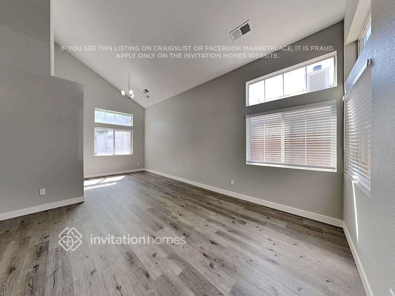 8374 Hillsbrook Dr - Photo 5 of 19