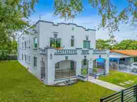 1020 SW 23rd Ave - Photo 1 of 1