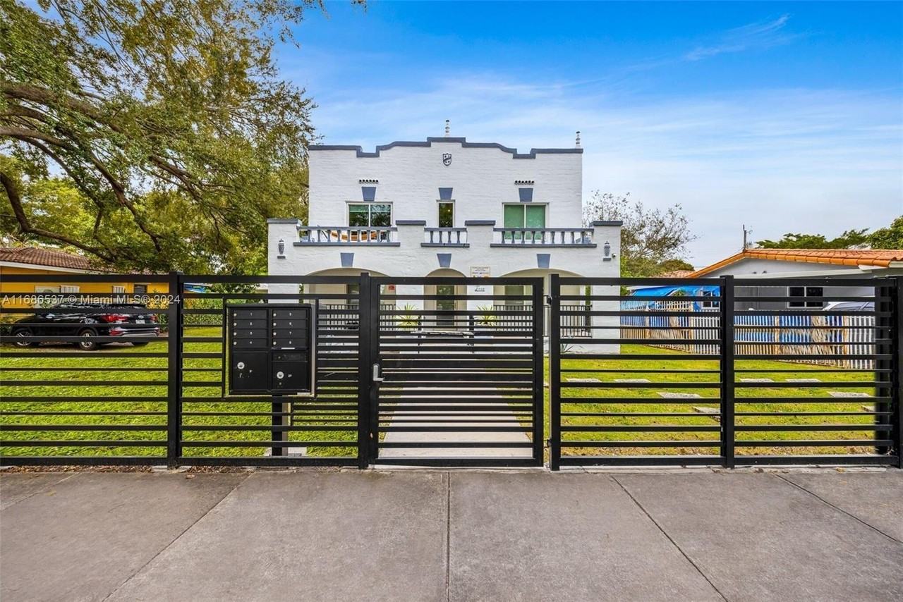 1020 SW 23rd Ave - Photo 2 of 5