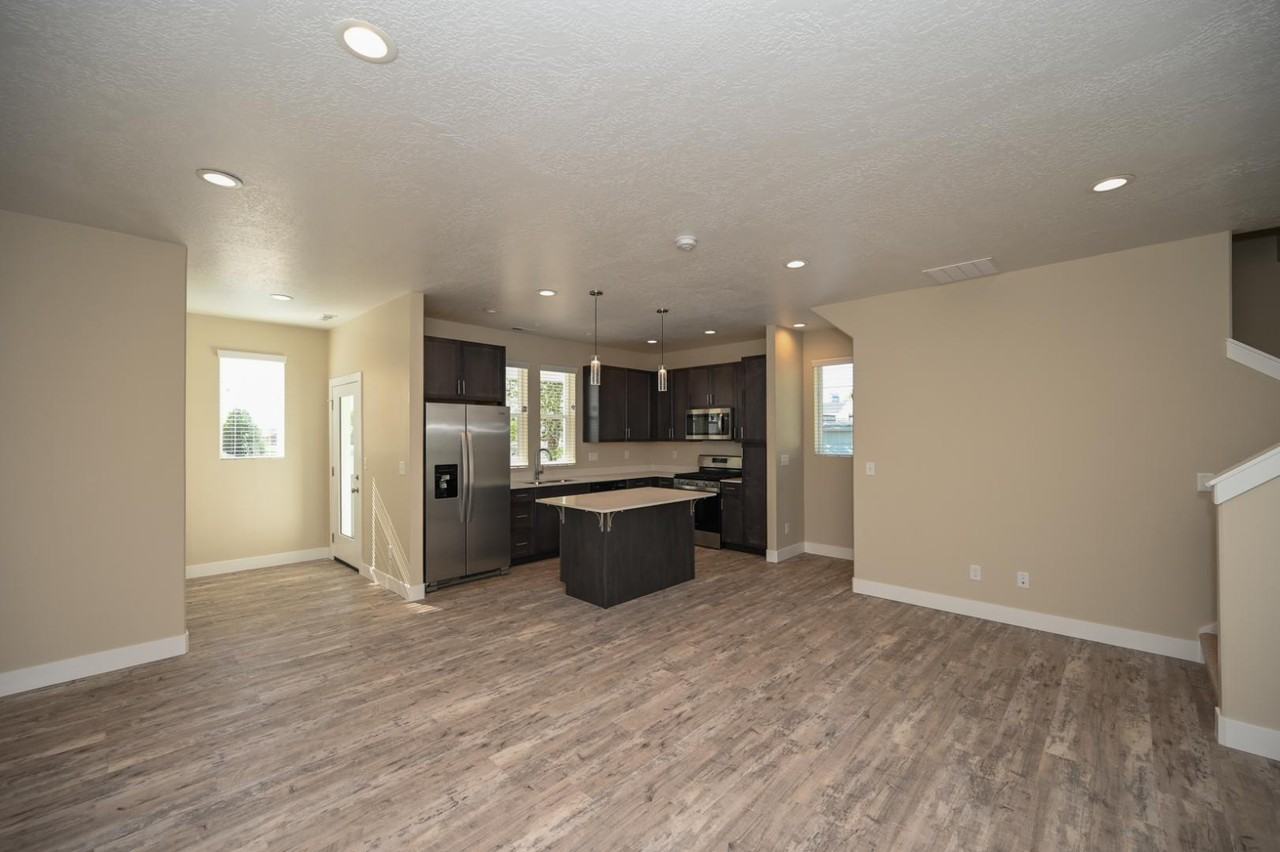 3327 S 1100 E - Photo 3 of 20