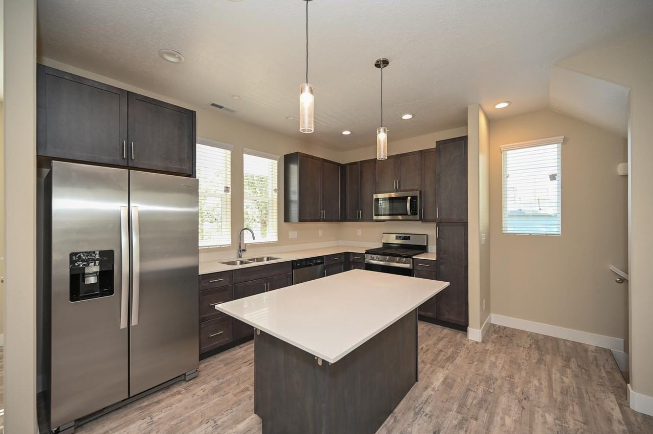 3327 S 1100 E - Photo 6 of 20