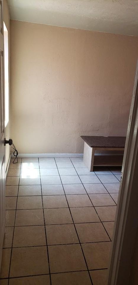 111 W Dunnam St - Photo 2 of 7