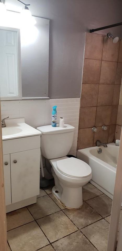 111 W Dunnam St - Photo 3 of 7