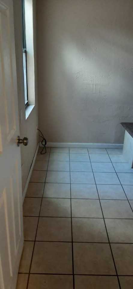 111 W Dunnam St - Photo 4 of 7