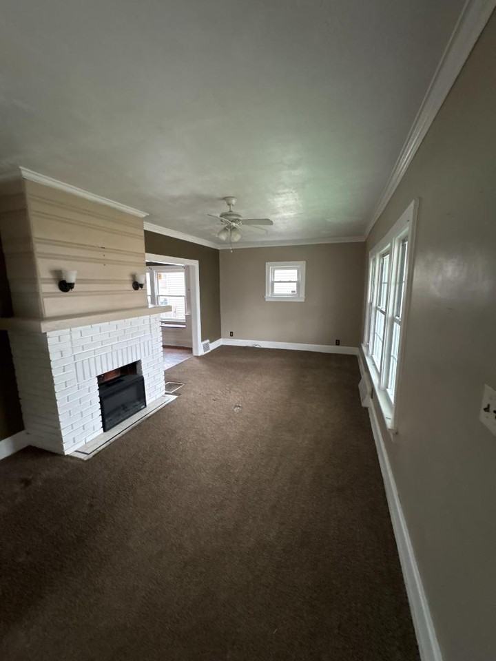 1527 Clermont Rd - Photo 7 of 13