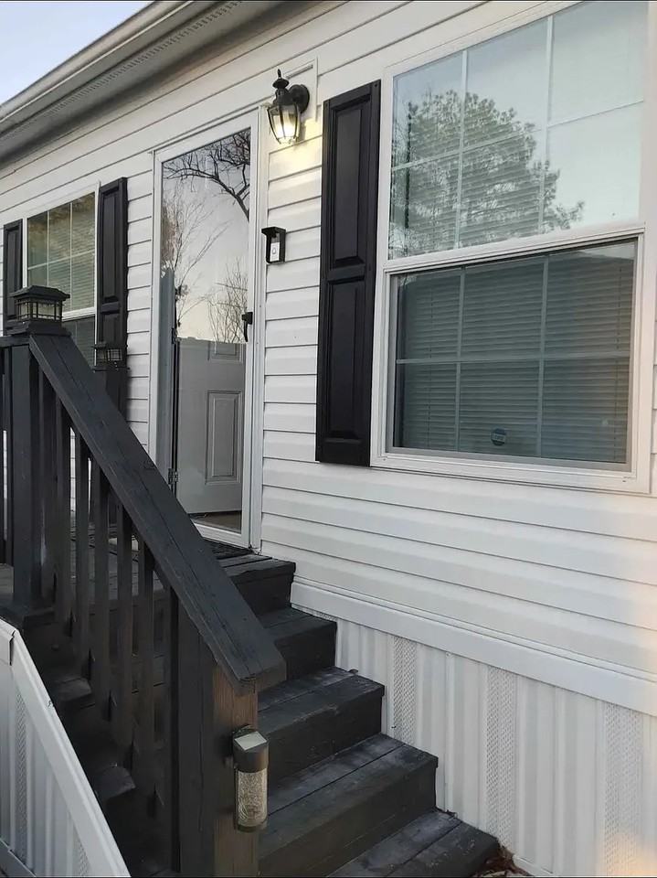 379 Robin Ln - Photo 3 of 26