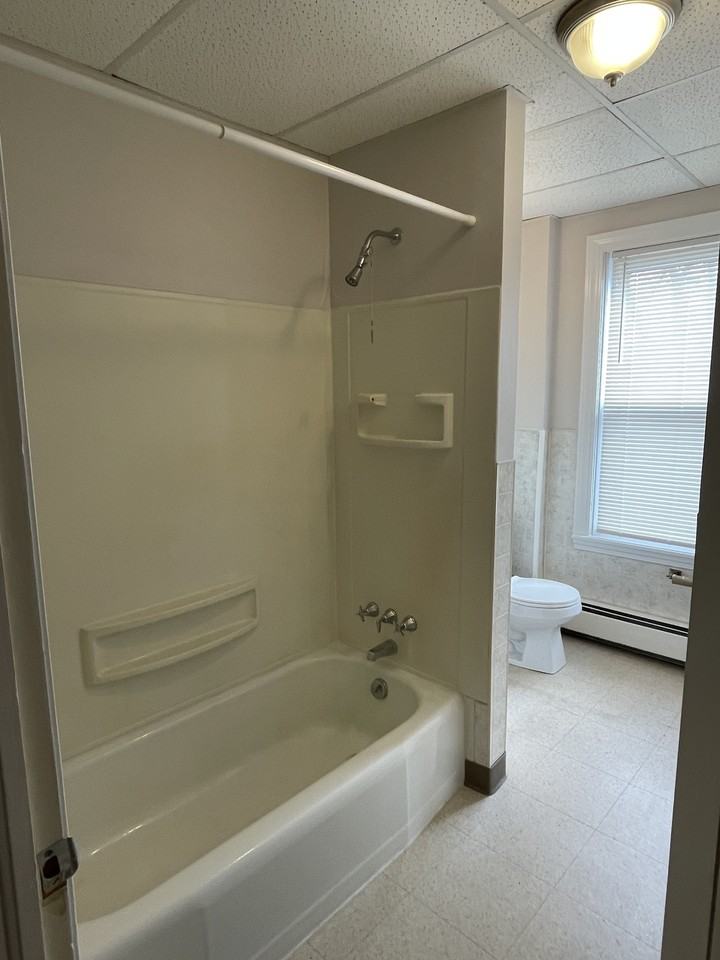 565 School St #1R - Photo 6 of 18