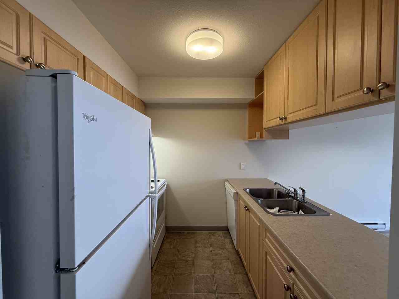 9280 305-9280 Mary St #1 - Photo 2 of 8