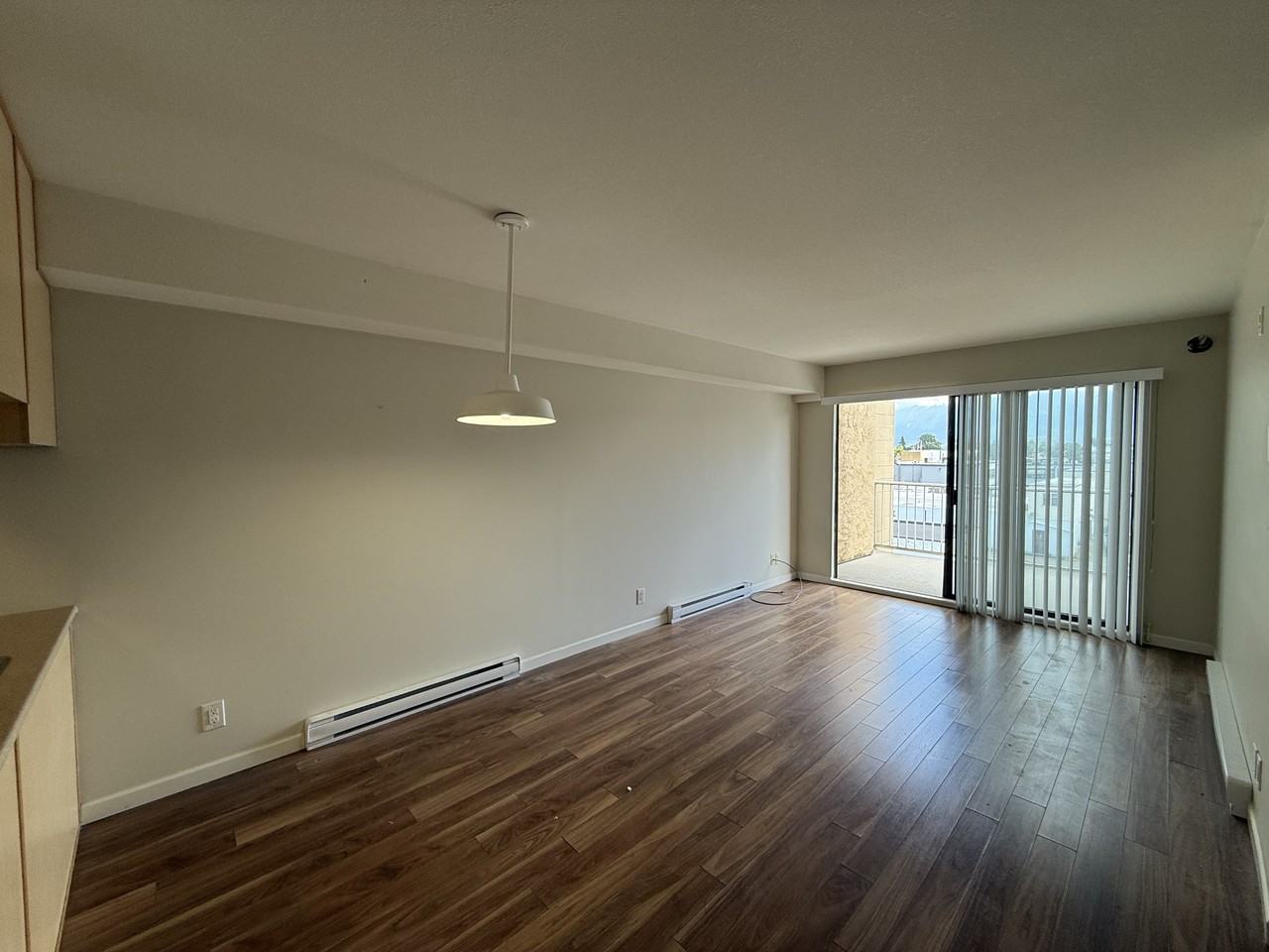 9280 305-9280 Mary St #1 - Photo 5 of 8