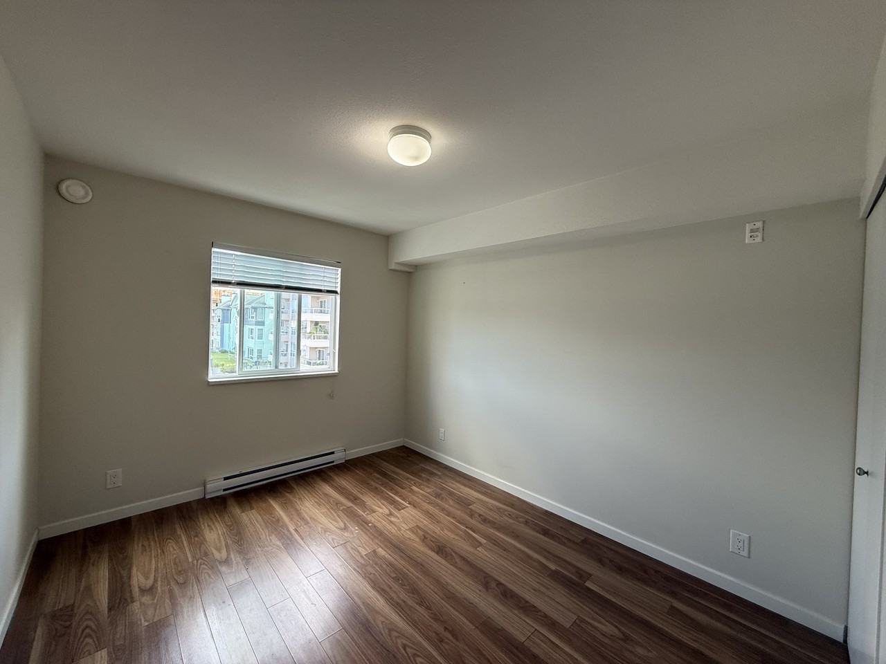 9280 305-9280 Mary St #1 - Photo 6 of 8