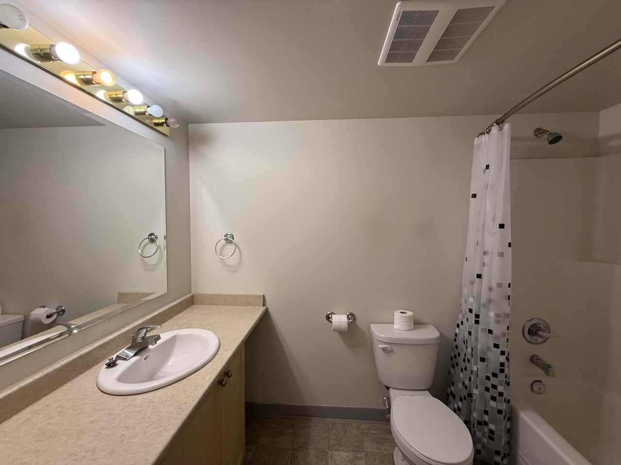 9280 305-9280 Mary St #1 - Photo 7 of 8