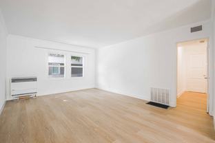 Vintage - Photo 1 of 1