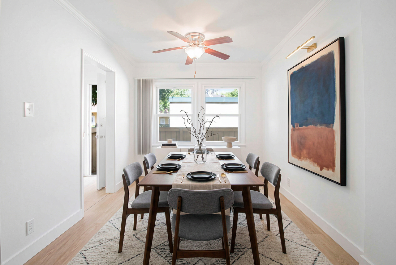 Vintage - Photo 2 of 23