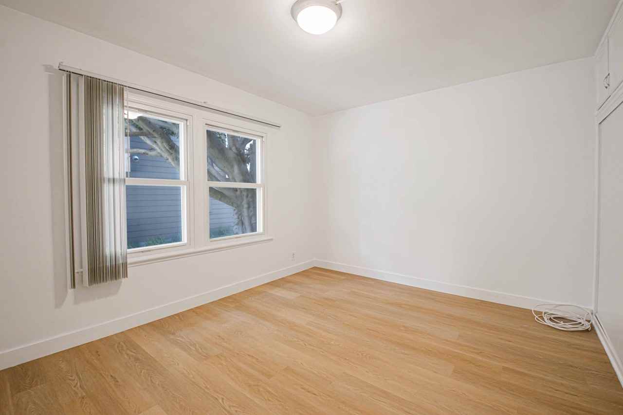 Vintage - Photo 5 of 23