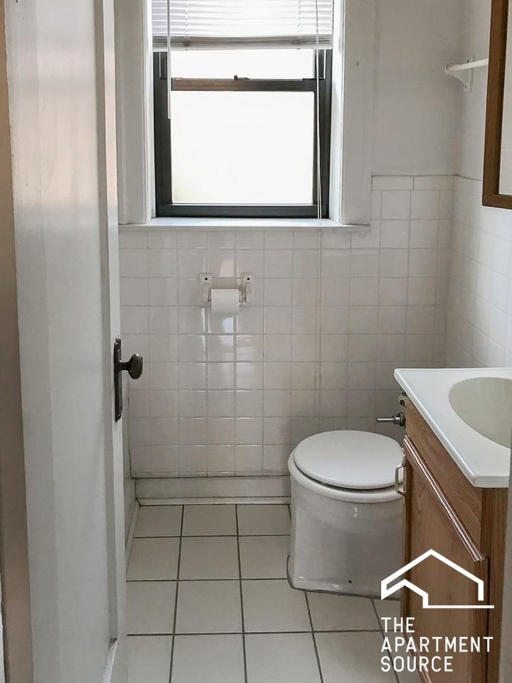 5943 N Paulina St #3 - Photo 4 of 6