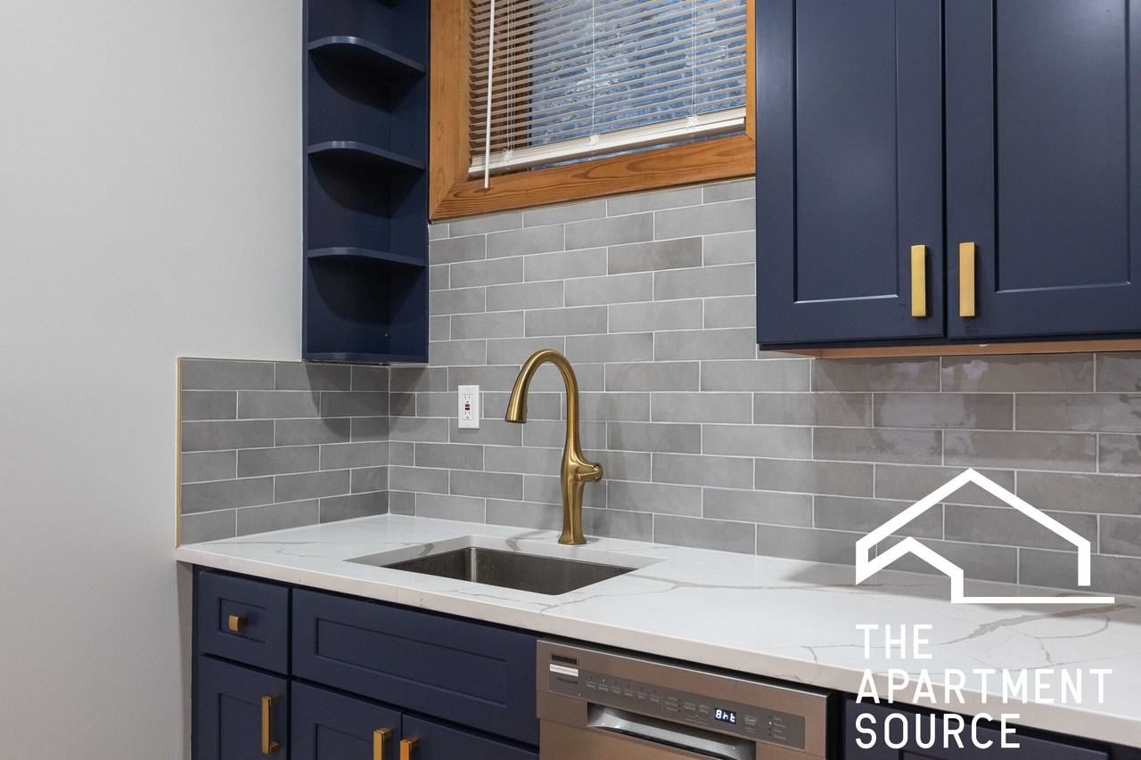 533 W Wrightwood Ave #2R - Photo 6 of 19