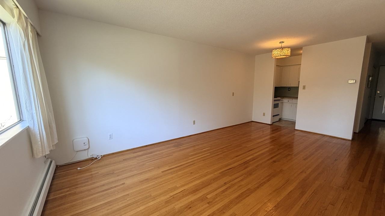 Kitsilano Low rise Apartment - Photo 4 of 20