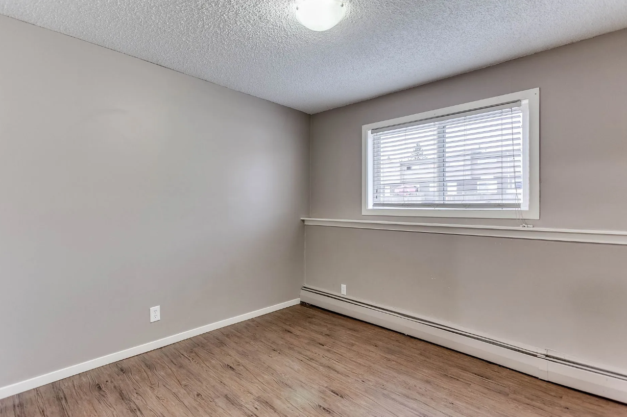 Elliston Place Apartments - Photo 7 of 12