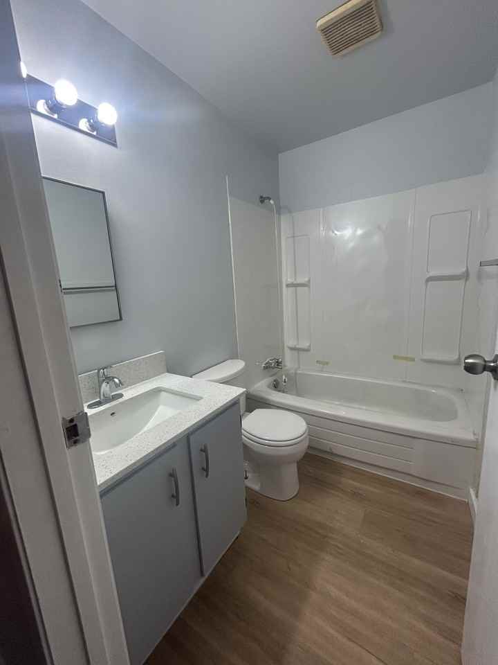 Cedarstone Manor - Photo 3 of 6