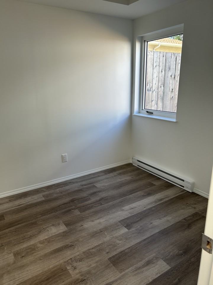 SF214 - 11835, 11837 54 Street - Monarch8 - 11835 G - Photo 7 of 9