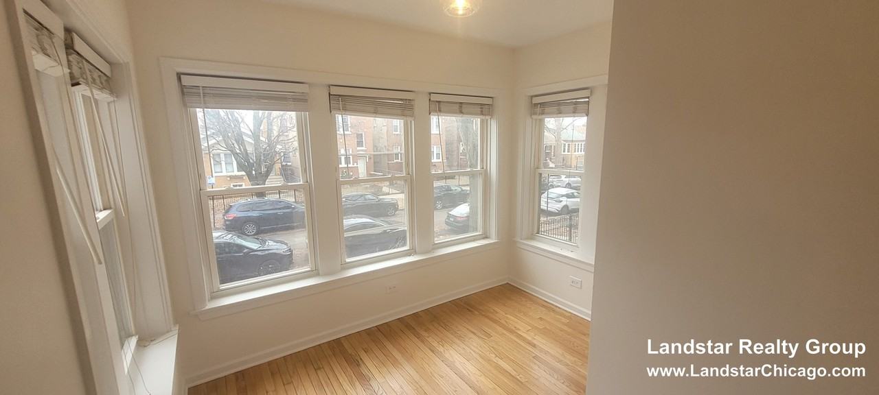 4954 N Ridgeway Ave #1 - Photo 4 of 21