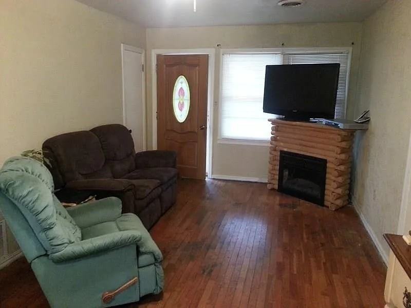 614 N G St #1 - Photo 4 of 4
