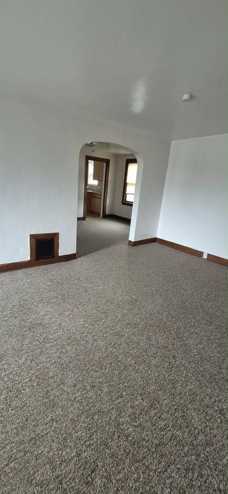 100 E Valley St #2 - Photo 3 of 10